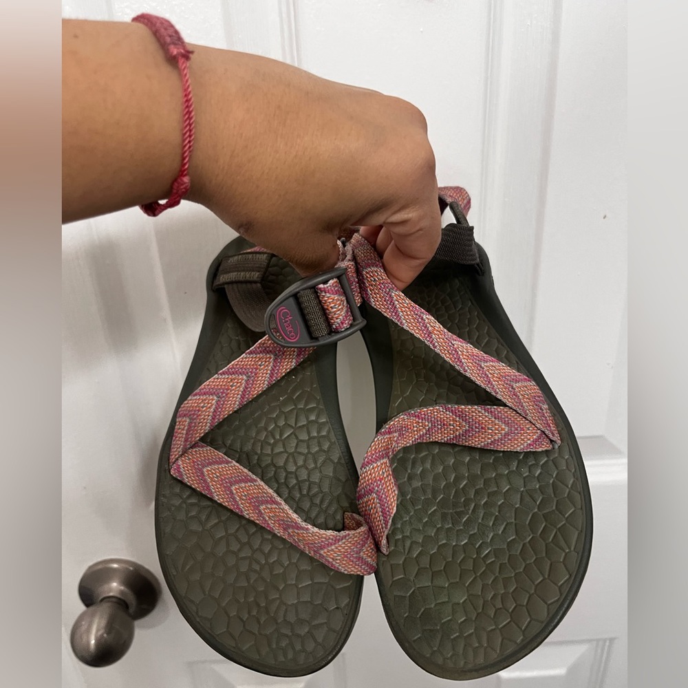 Womens chacos, pink size 6